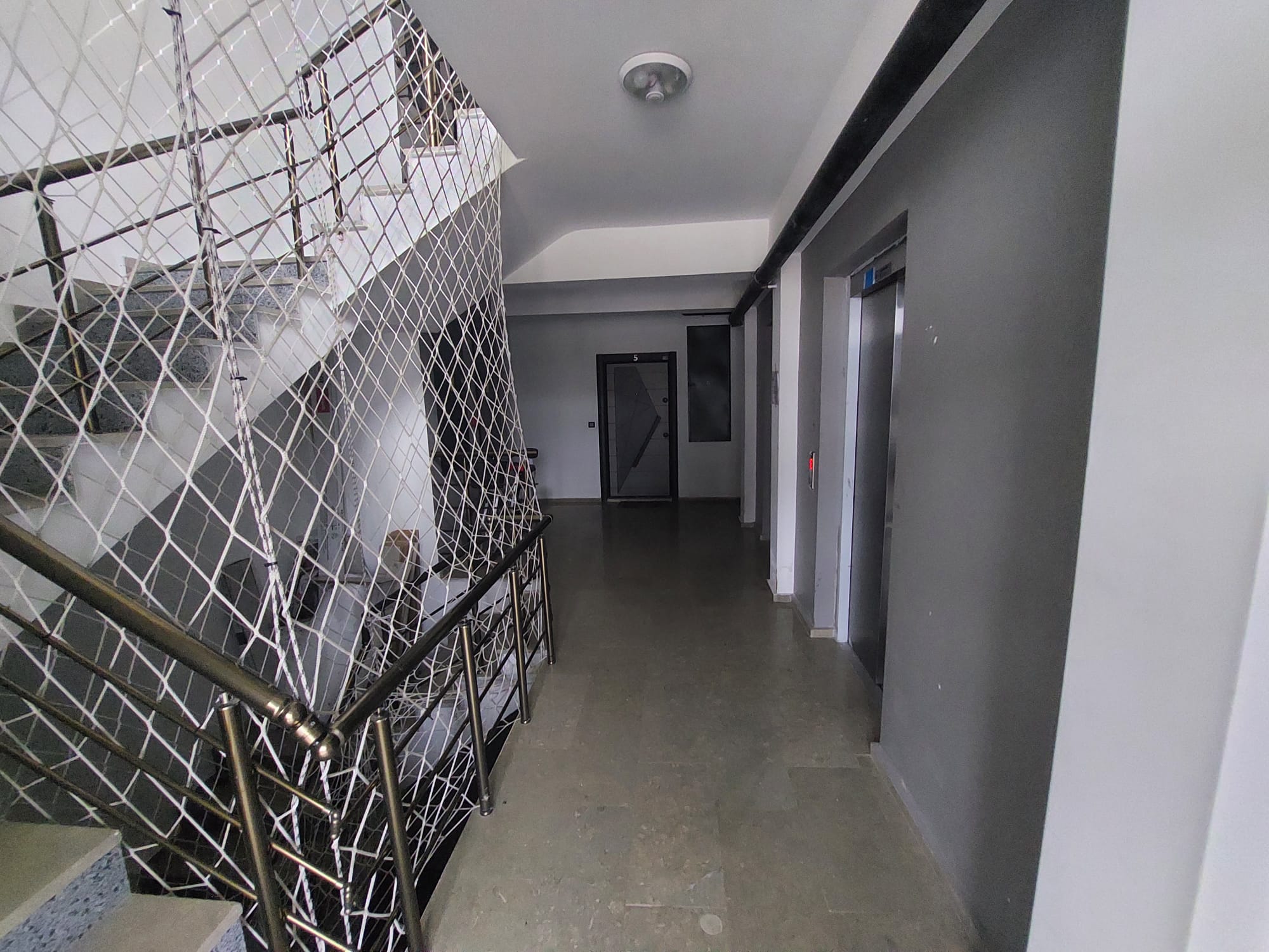 CUMHURİYET MAH. AYZEK OTEL YANINDA SATILIK EŞYALI 1+1
